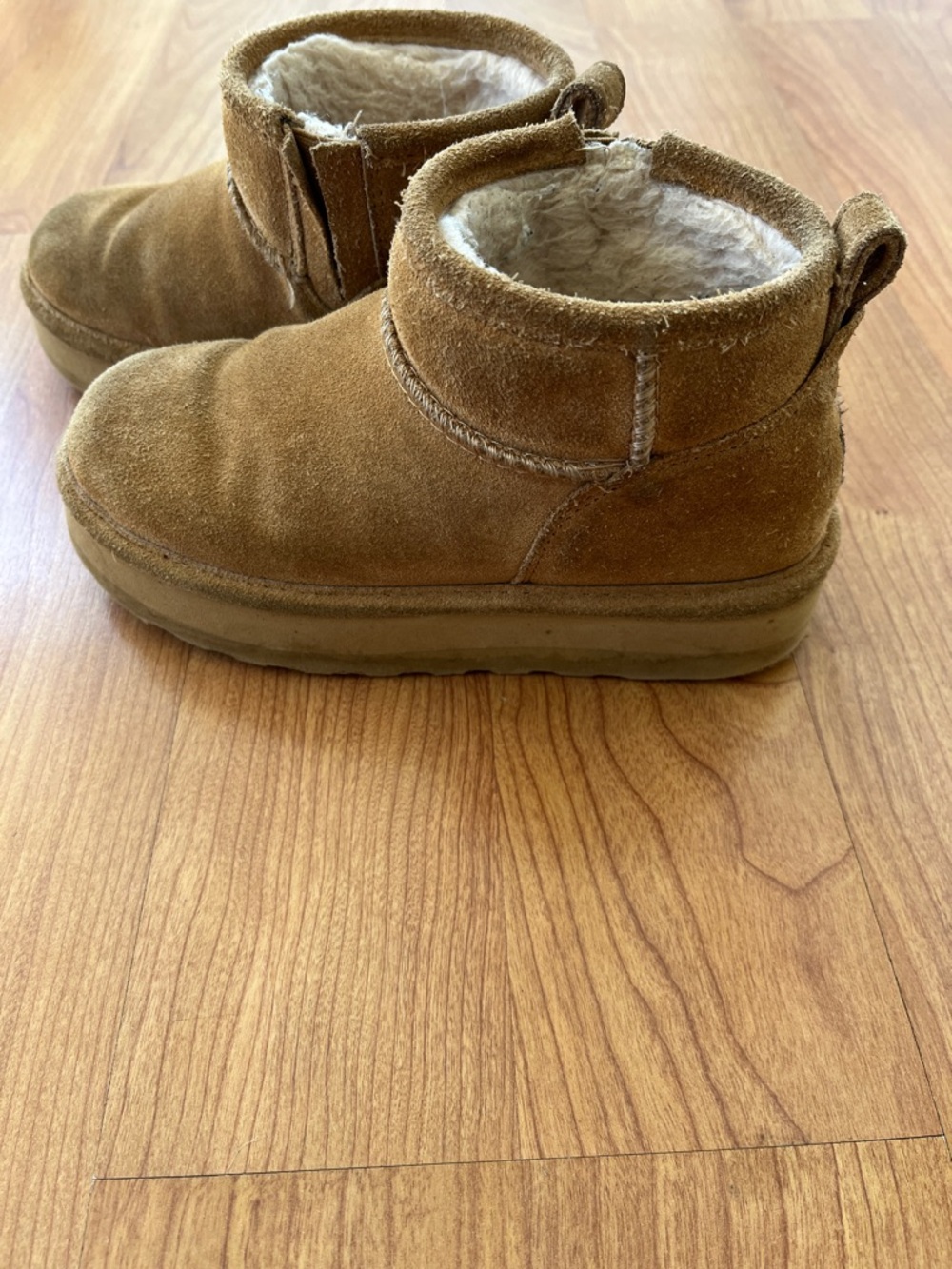 BearPaw retro shorty coffee color boots
